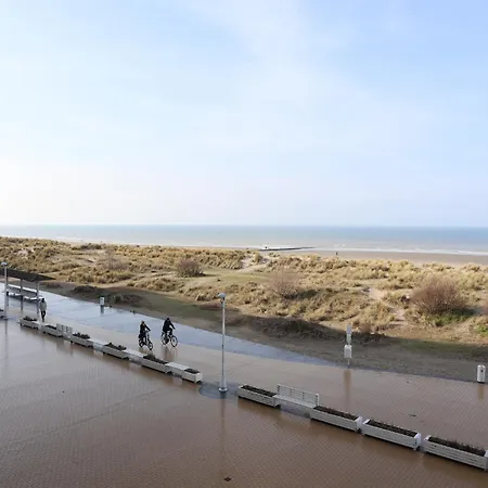 Apartment Located Directly On The Nieuwpoort