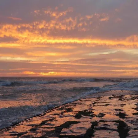 In With Sea Views Apartment